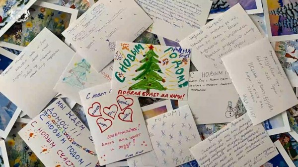 Открытки от тюменских детей передали защитникам Отечества Открытки от тюменских детей передали защитникам Отечества