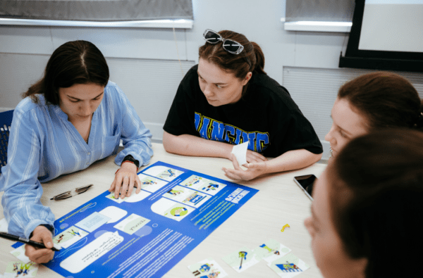 Губернатор вручил награды 14 активистам Студсовета Тюменской области 2022 года