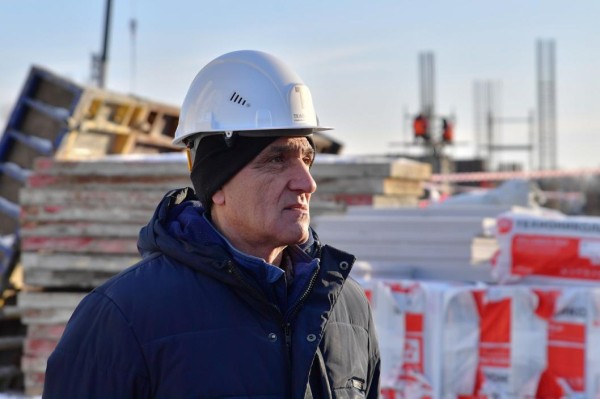 Для строительства школы на 1100 мест в поселке Московский подрядчик закупил бетонный завод