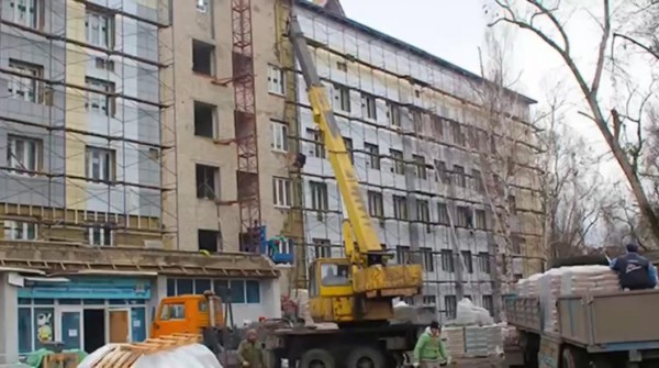 Строители из Тюменской области ремонтируют сразу три больницы в Краснодоне