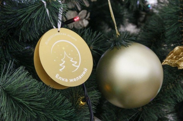 Около 800 подарков получили дети и пенсионеры от тюменской "Елки желаний"