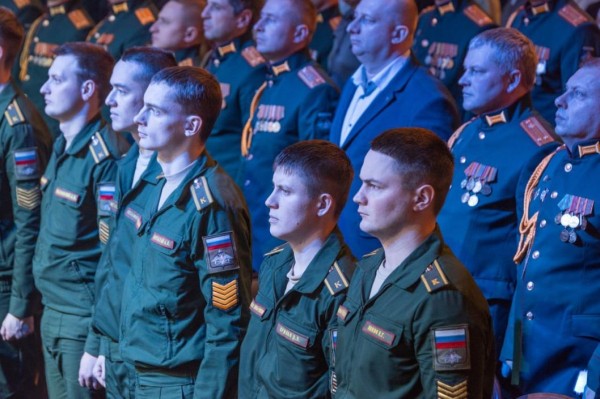 Губернатор Александр Моор поздравил&nbsp;тюменских военных инженеров с профессиональным праздником