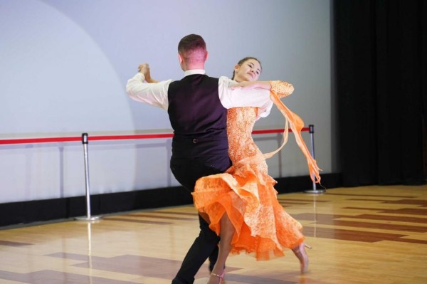 Более 100 школьников и жителей Ялуторовска объединил "Танцующий город декабристов"