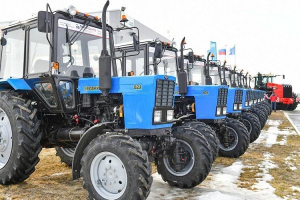 Тюменские аграрии подготовят к посевной 7,6 тыс. единиц техники Тюменские аграрии подготовят к посевной 7,6 тыс. единиц техники