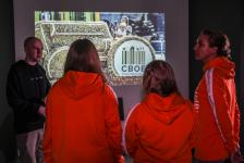 Волонтеры штаба #МыВместе стали первыми почетными гостями мультимедийного проекта к годовщине СВО