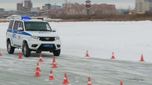 13 парашютистов выступят на открытии #СпецоперацииЛед в Тюмени