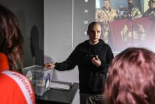 Волонтеры штаба #МыВместе стали первыми почетными гостями мультимедийного проекта к годовщине СВО