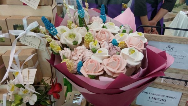 Зефир со вкусом роз представила тюменка Наталья Калугина на "Солянка маркете" Зефир со вкусом роз представила тюменка Наталья Калугина на "Солянка маркете"