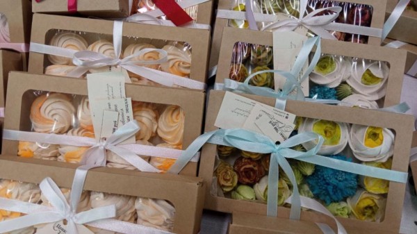 Зефир со вкусом роз представила тюменка Наталья Калугина на "Солянка маркете" Зефир со вкусом роз представила тюменка Наталья Калугина на "Солянка маркете"