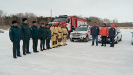 Сотрудники ДПС и МЧС устроили заезды в преддверии #СпецоперацииЛед