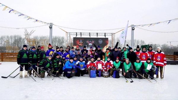  Команда ТВВИКУ завоевала кубок V турнира "Огненная шайба"