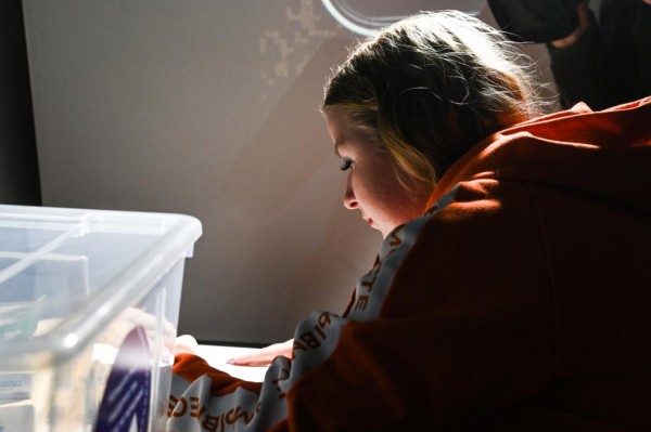 Волонтеры штаба #МыВместе стали первыми почетными гостями мультимедийного проекта к годовщине СВО