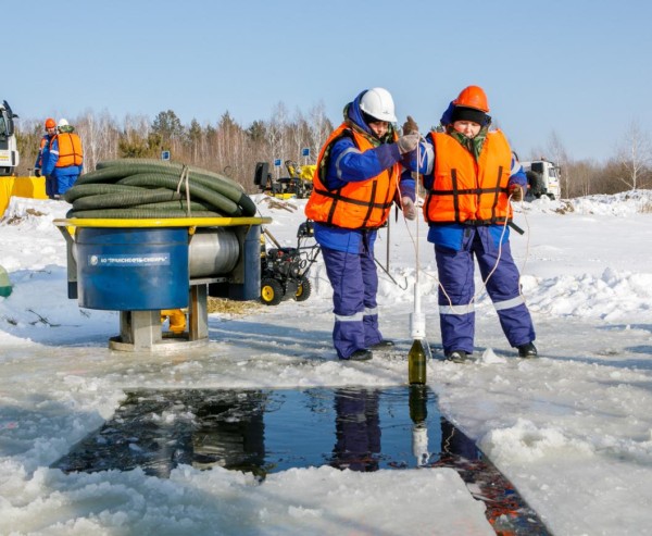 Сотрудники АО "Транснефть-Сибирь" провели тренировку на переходе трубопровода через реку в Тюменской области