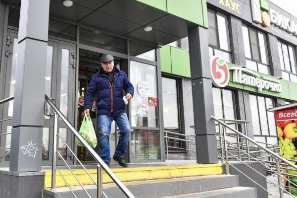 В Тюменской области ввели запрет на курение у подъезов домов и рядом с магазинами 