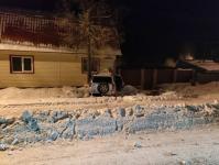 В Тобольске Toyota  въехала в частный дом: один человек погиб, двое ранены