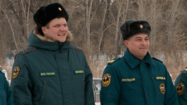 Сотрудники ДПС и МЧС устроили заезды в преддверии #СпецоперацииЛед