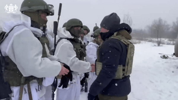 Александр Моор встретился с тюменским подразделением снайперов в зоне СВО