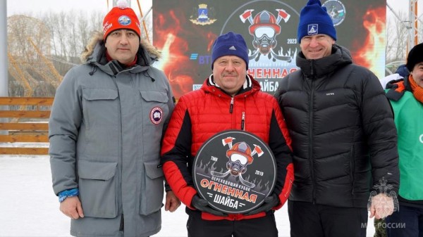  Команда ТВВИКУ завоевала кубок V турнира "Огненная шайба"