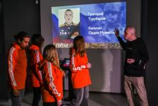 Волонтеры штаба #МыВместе стали первыми почетными гостями мультимедийного проекта к годовщине СВО