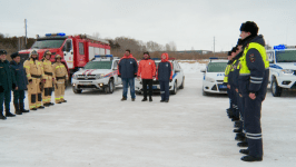Сотрудники ДПС и МЧС устроили заезды в преддверии #СпецоперацииЛед