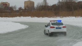 Сотрудники ДПС и МЧС устроили заезды в преддверии #СпецоперацииЛед