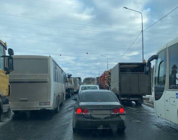 Участок трассы Тюмень - Омск перекрыт из-за ДТП Участок трассы Тюмень - Омск перекрыт из-за ДТП