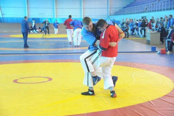 Трое тюменских спортсменов завоевали награды на Кубке России по борьбе на поясах