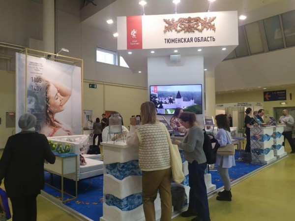 Представители туркомпаний интересуются стендом Тюменской области на выставке "Интурмаркет" Представители туркомпаний интересуются стендом Тюменской области на выставке "Интурмаркет"