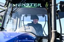 Тюменские бизнесмены пришли к аграриям на выставку Агро-2023 с наукоемкими дронами Тюменские бизнесмены пришли к аграриям на выставку Агро-2023 с наукоемкими дронами