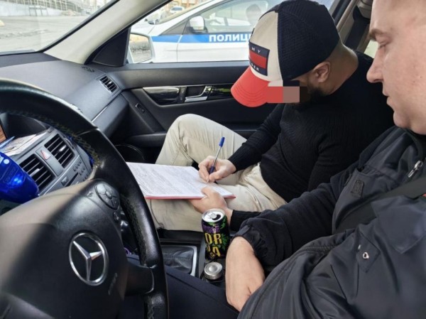 Заехавший через пешеходный переход на тротуар на Porsche тюменец оштрафован