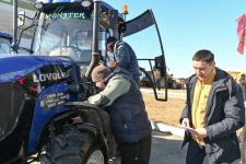 Тюменские бизнесмены пришли к аграриям на выставку Агро-2023 с наукоемкими дронами Тюменские бизнесмены пришли к аграриям на выставку Агро-2023 с наукоемкими дронами