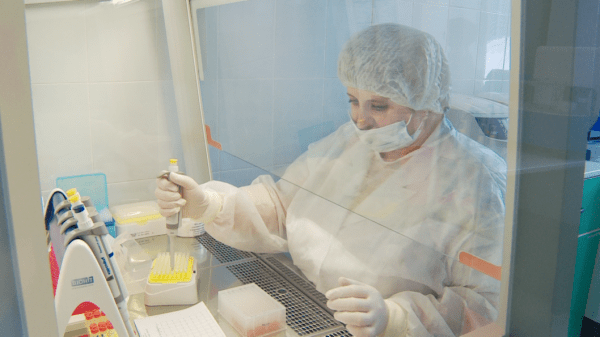 Тюменцам рассказали, как правильно действовать при присасывании клещей 