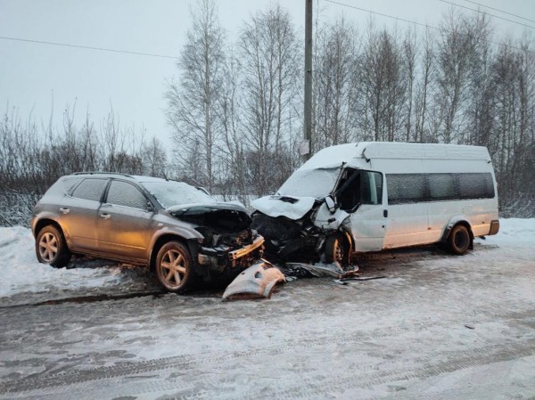 Авария с несколькими пострадавшими произошла на дороге под Тюменью