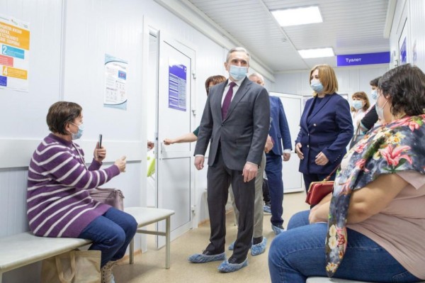 Александр Моор побывал в открывшейся после капремонта больнице в Нижней Тавде