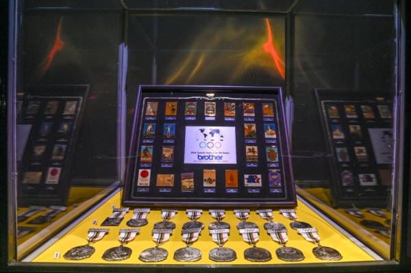 На выставке "Путь к Олимпу" в Тюмени представили медали участников Олимпийских игр