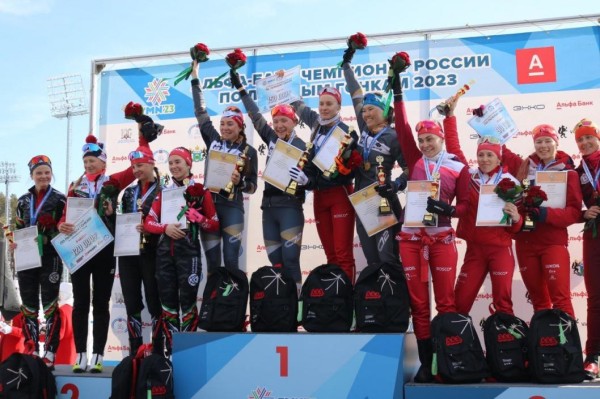 Александр Моор поздравил тюменских лыжников с золотом чемпионата России