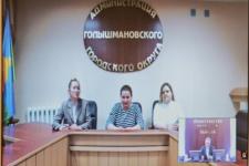 Александр Моор поручил помочь многодетной семье из Армизонского района с ремонтом дома