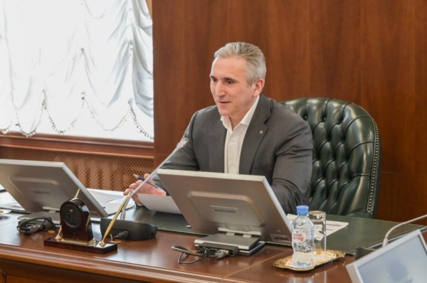 Александр Моор поручил помочь многодетной семье из Армизонского района с ремонтом дома