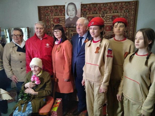Со 100-летним юбилеем поздравили ветерана Великой Отечественной войны в Заводоуковске