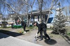 Труд объединяет: творческие сообщества Тюмени устроили субботник вокруг "Космоса"