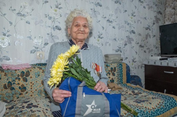 Тюменской труженице тыла вручили&nbsp;подарки и именное поздравление от губернатора ко Дню Победы