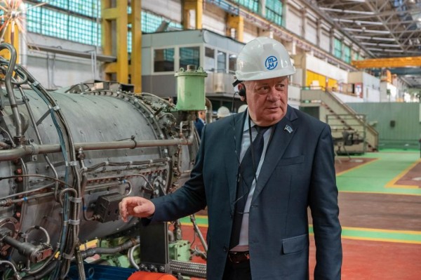 Андрей Голоус поздравил коллектив тюменского моторостроительного завода с юбилеем предприятия