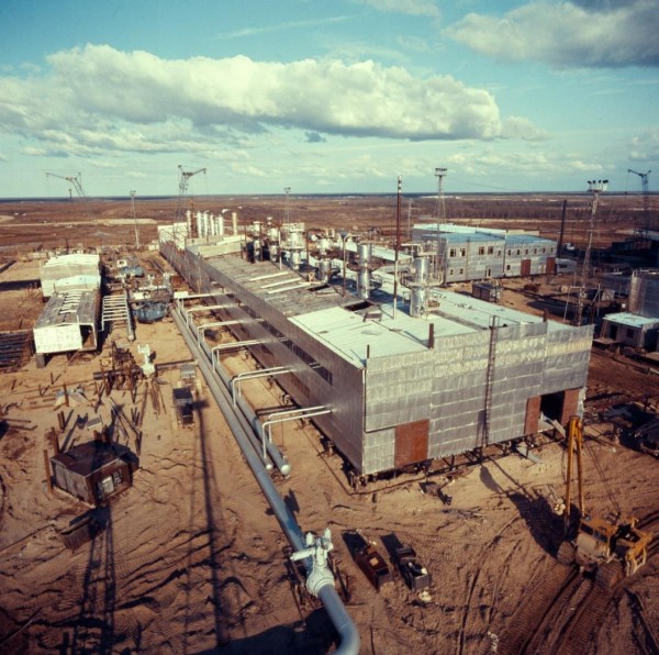 Александр Моор поздравил геологов с 45-летием запуска Уренгойского месторождения