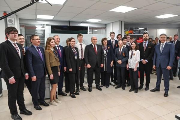 После одобрения Мишустина тюменская школьница решила открыть гончарную студию