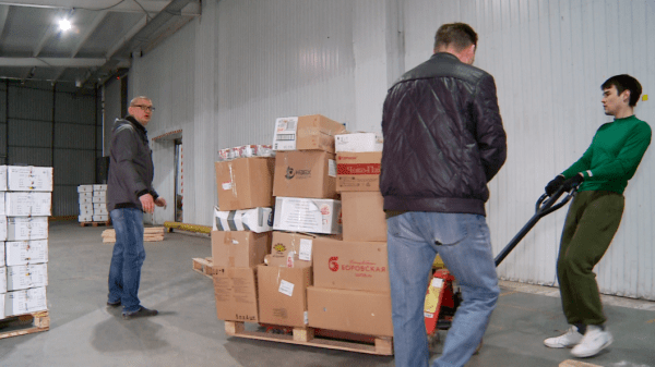Волонтеры тюменского штаба #МыВместе отправили в Краснодон фуру с гуманитарной помощью