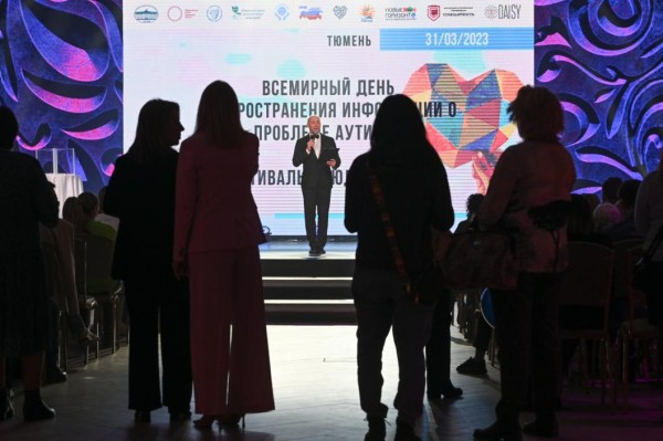 Средства для помощи людям с аутизмом в Краснодоне собрали на инфомарафоне в Тюмени