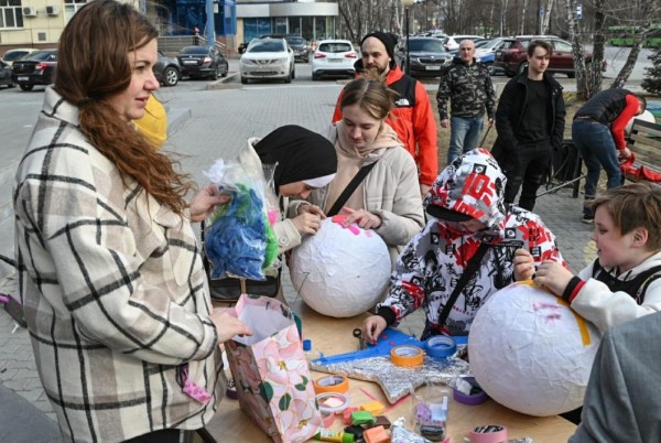 Тюменцы создали космические арт-объекты за 108 минут