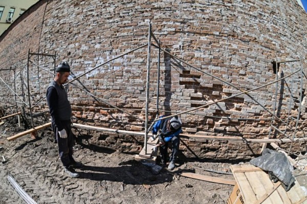 Видеосюжет о создании нового сквера по ул. Республики, 21 в Тюмени 