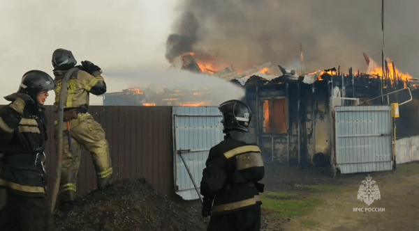 Тюменские огнеборцы помогают тушить пожар в Курганской области 