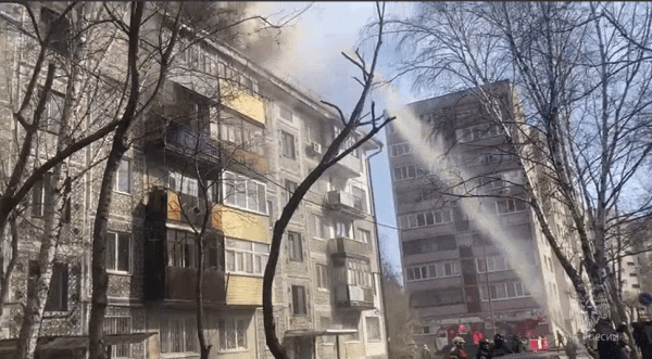 Из горящего дома в Тюмени на ул. Воровского эвакуировали 38 жильцов